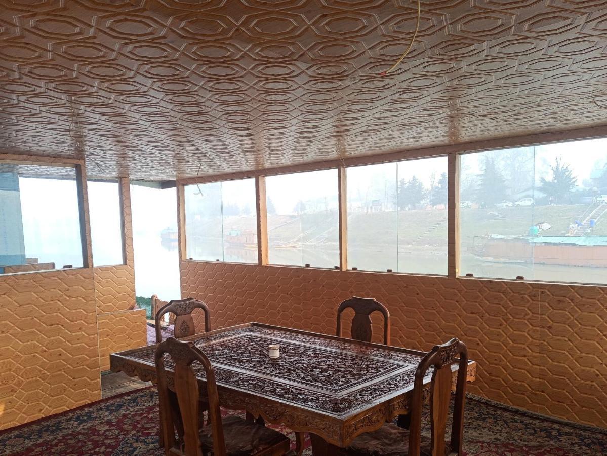 Srīnagar Houseboat Karima Palace מראה חיצוני תמונה