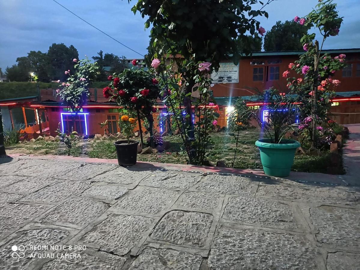 Srīnagar Houseboat Karima Palace מראה חיצוני תמונה