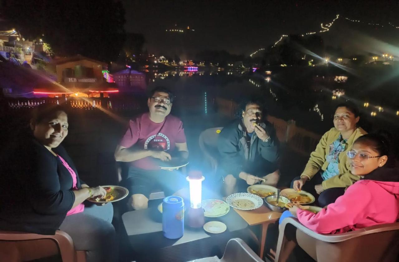 Srīnagar Houseboat Karima Palace מראה חיצוני תמונה