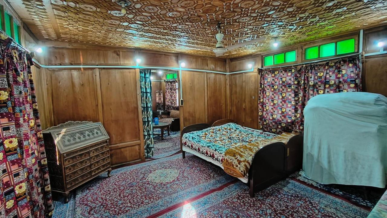 Srīnagar Houseboat Karima Palace מראה חיצוני תמונה