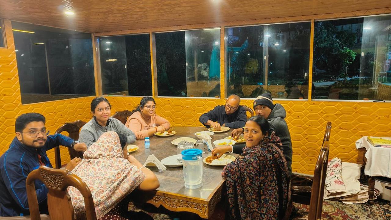 Srīnagar Houseboat Karima Palace מראה חיצוני תמונה