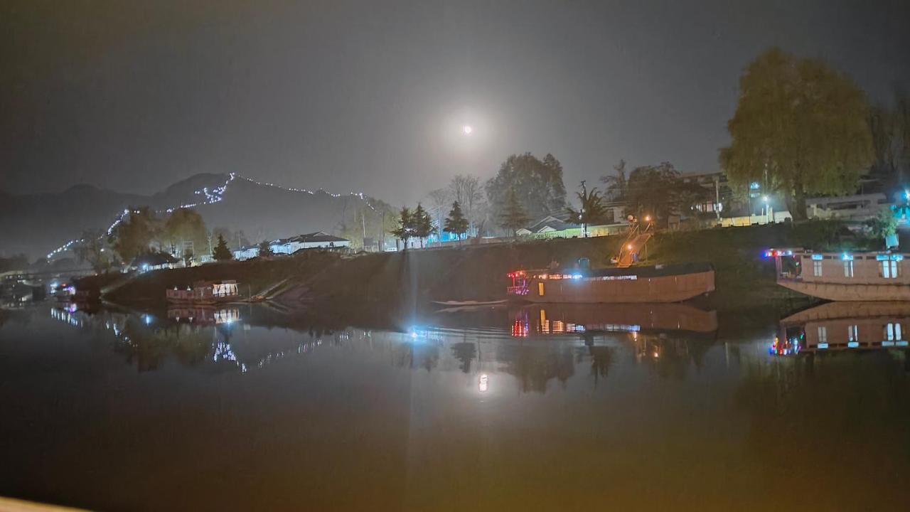 Srīnagar Houseboat Karima Palace מראה חיצוני תמונה