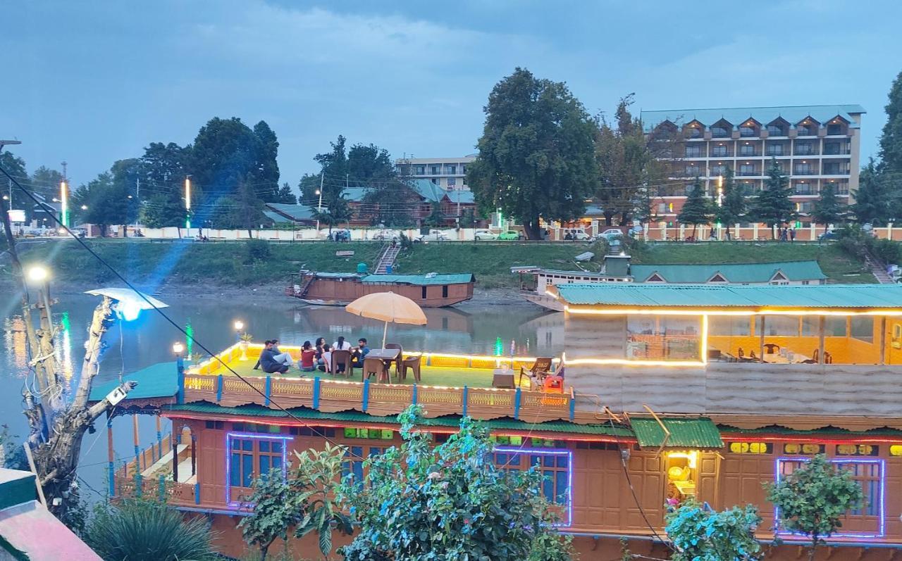 Srīnagar Houseboat Karima Palace מראה חיצוני תמונה