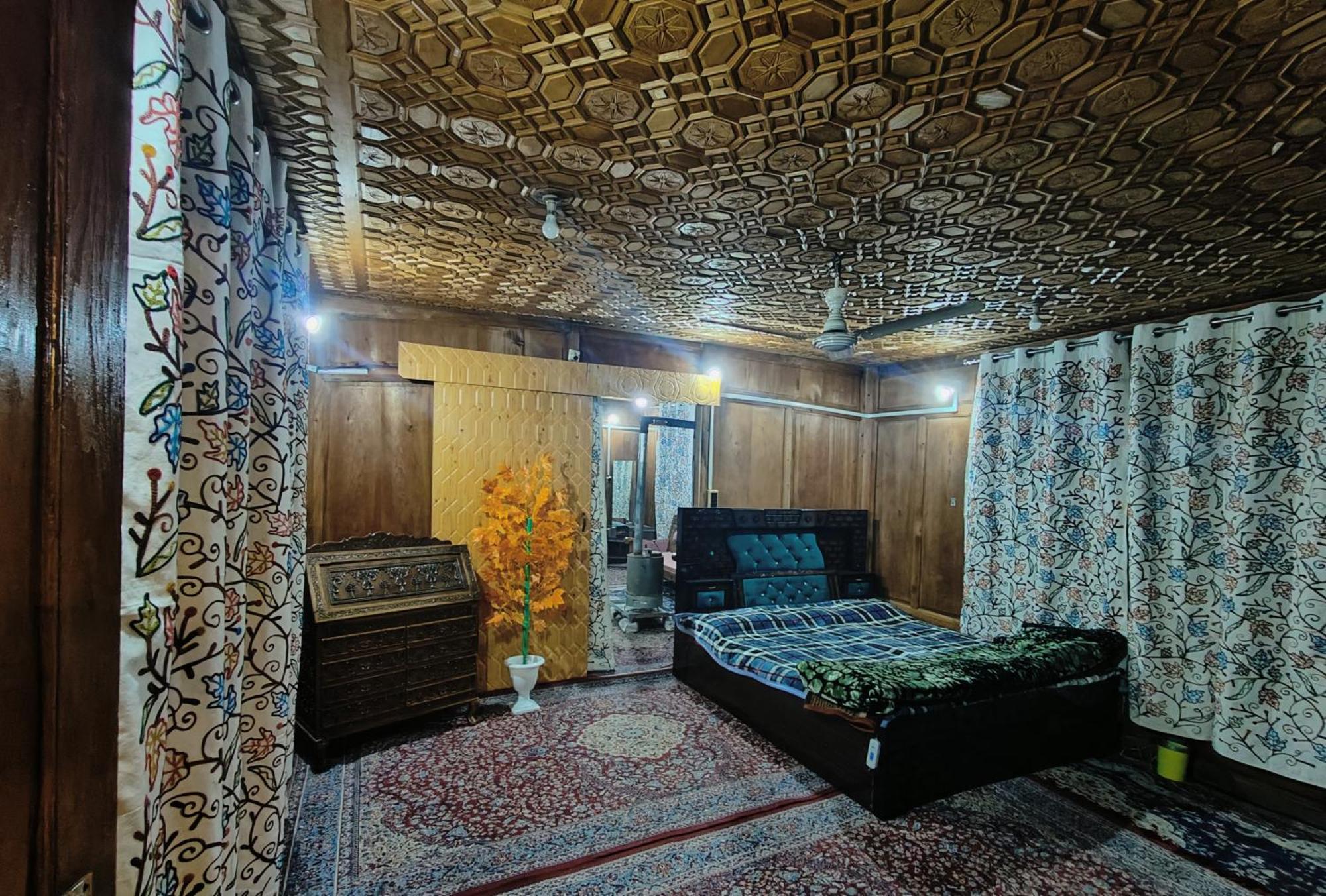 Srīnagar Houseboat Karima Palace מראה חיצוני תמונה