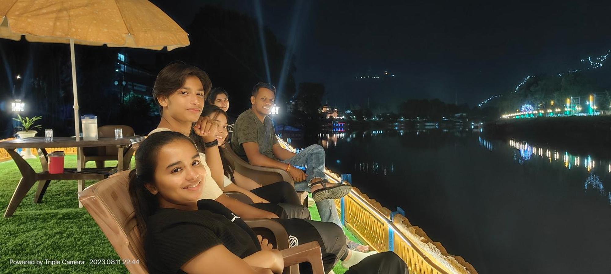 Srīnagar Houseboat Karima Palace מראה חיצוני תמונה