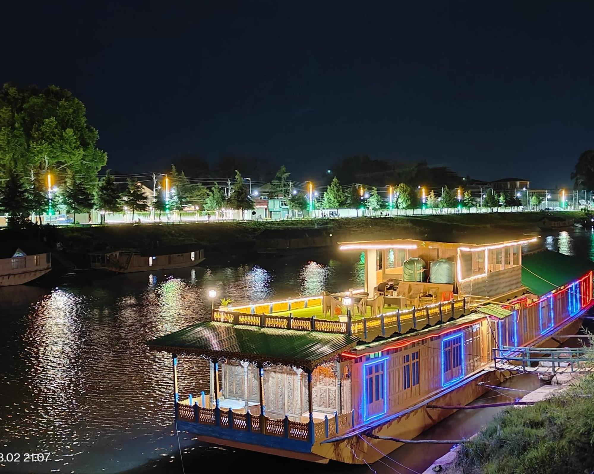 Srīnagar Houseboat Karima Palace מראה חיצוני תמונה