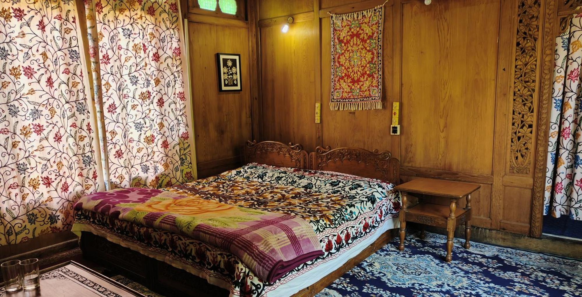 Srīnagar Houseboat Karima Palace מראה חיצוני תמונה