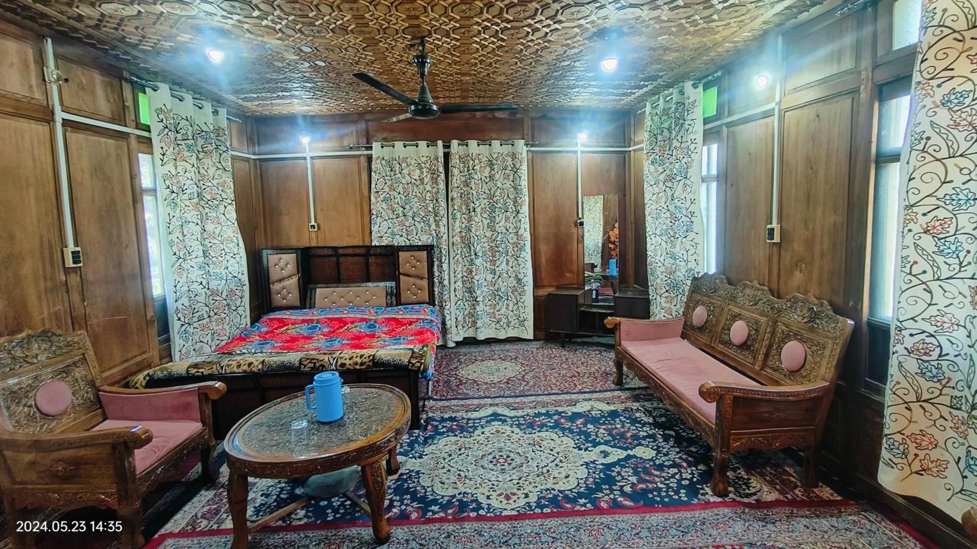 Srīnagar Houseboat Karima Palace מראה חיצוני תמונה