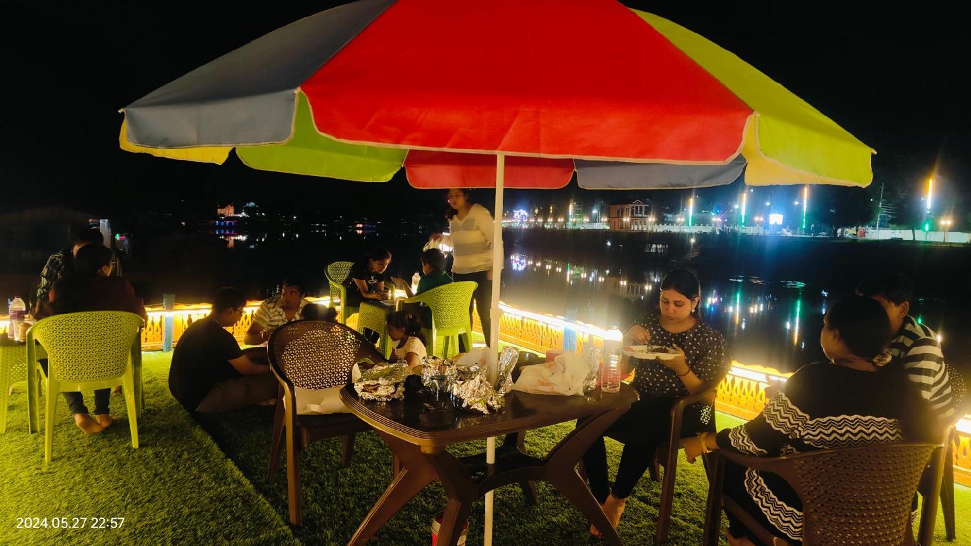 Srīnagar Houseboat Karima Palace מראה חיצוני תמונה