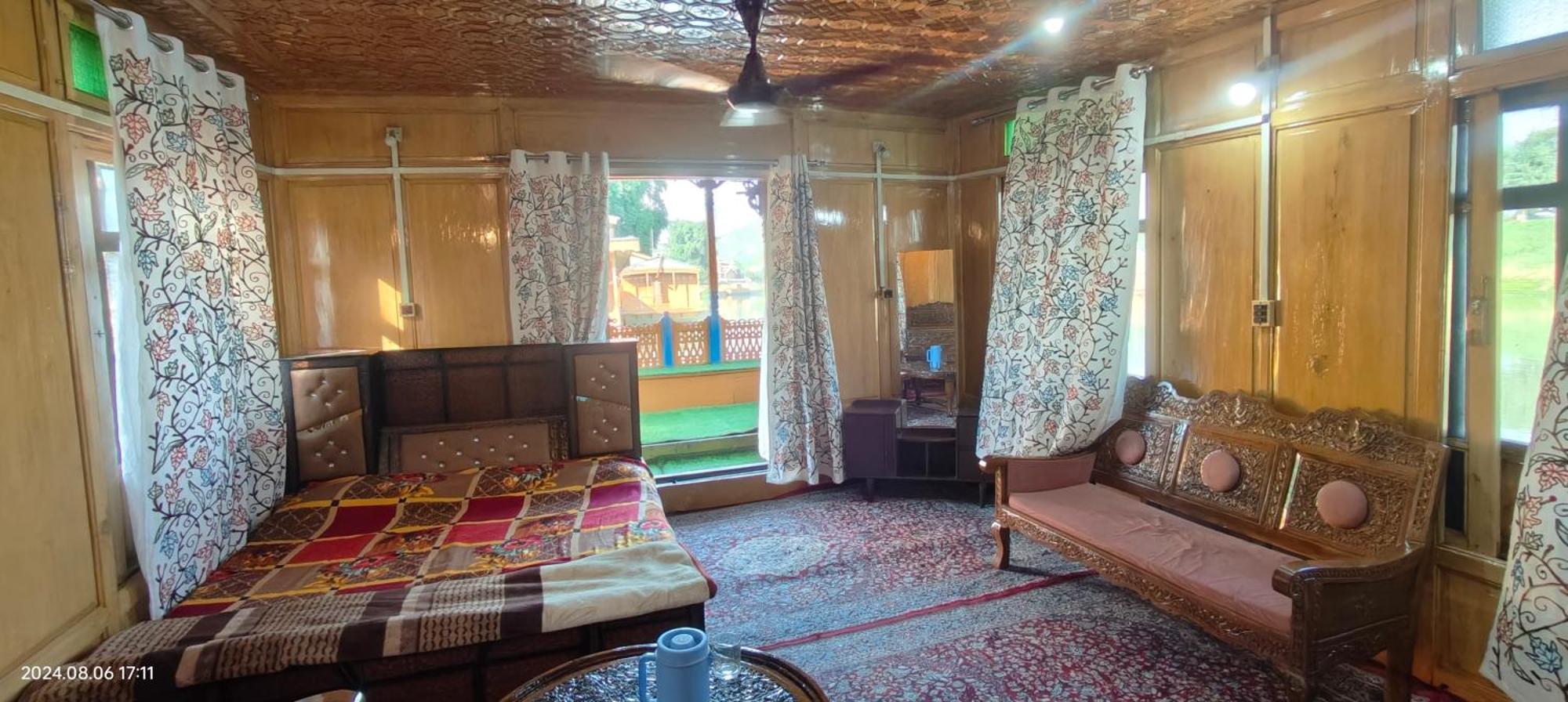 Srīnagar Houseboat Karima Palace מראה חיצוני תמונה